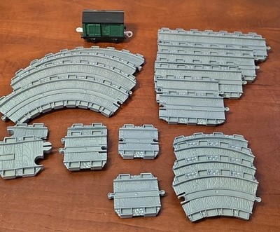 Thomas & Friends Take Along Track Lot 22 Piece Take N Play Curves Straights 