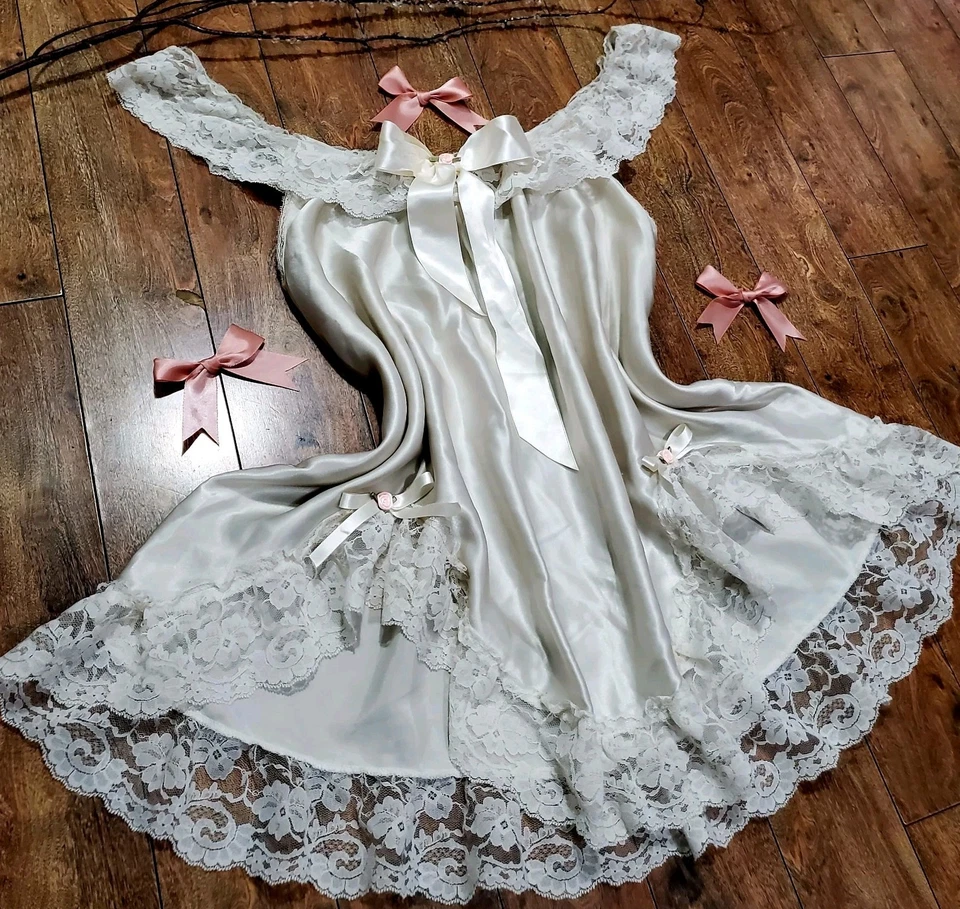 VTG NiCOLE CREAMY iVORY SiLKY SATiN BABYDOLL W/FRiLLY RUFFLED LACE BOWS & ROSES - Image 2 of 4
