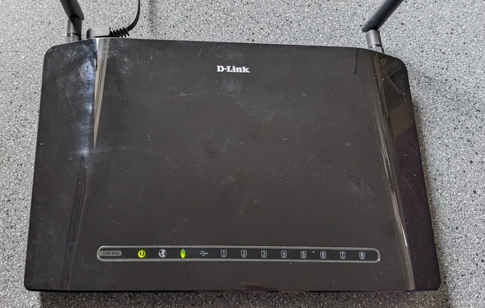 D-link Wireless Router DIR-632 - 8 Ethernet 10/100 Ports and WiFi  - working - Image 4 of 4