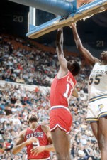 Caldwell Jones of the Philadelphia 76ers battles 1981 Basketball Photo