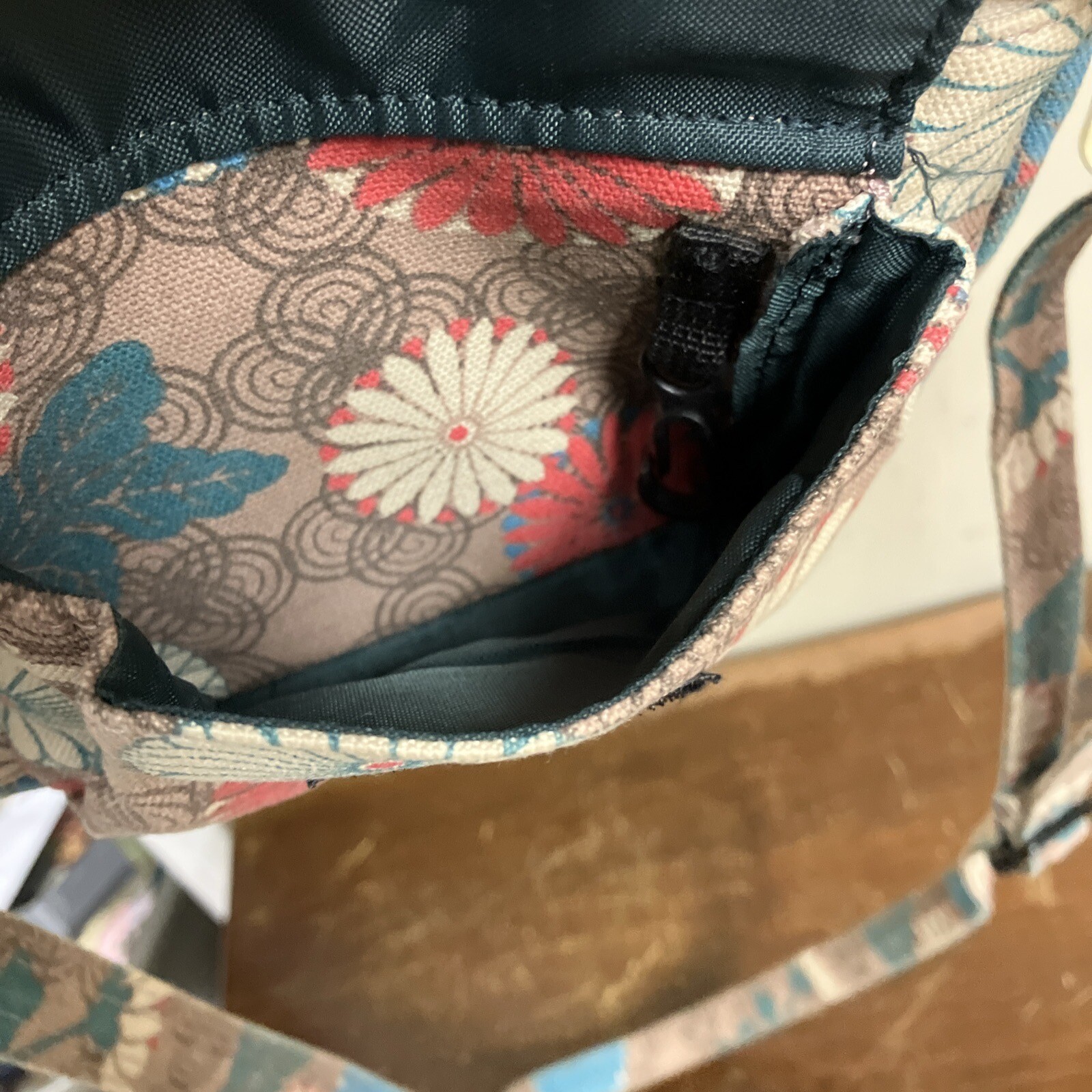 KAVU Floral Zippit Canvas Crossbody Bag Shoulder Purse Gem