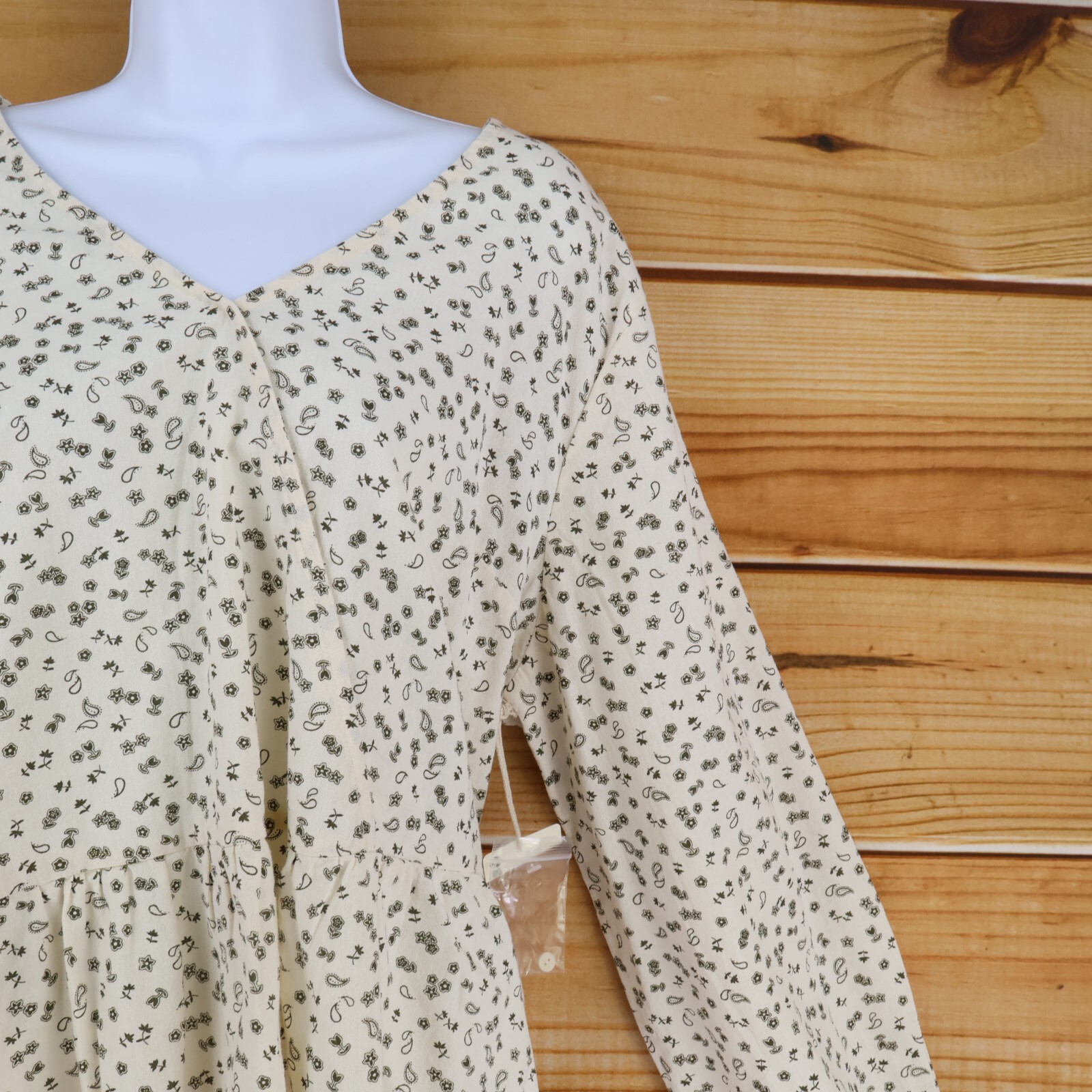 a.n.a. A New Approach Cropped Blouse Shirt Womens Size XXL Ivory Paisley V-Neck