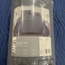 VCNY HOME NINA EMBOSSED 3 PIECE KING COMFORTER SET GRAY/BRAND NEW