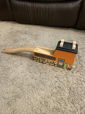 Toys R Us Thomas Brio Compatible Descending/Ascending Tunnel Magnetic Train 2PCS
