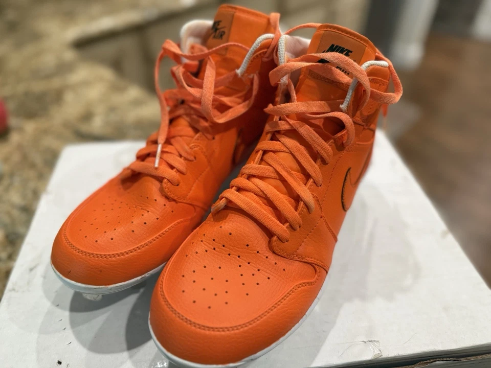 Stadium Custom Kicks Men’s Nike 10 Metal Cleats - Image 4 of 4