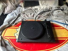 Pro-Ject Debut Carbon DC Turntable – Black – Original Box & Packaging