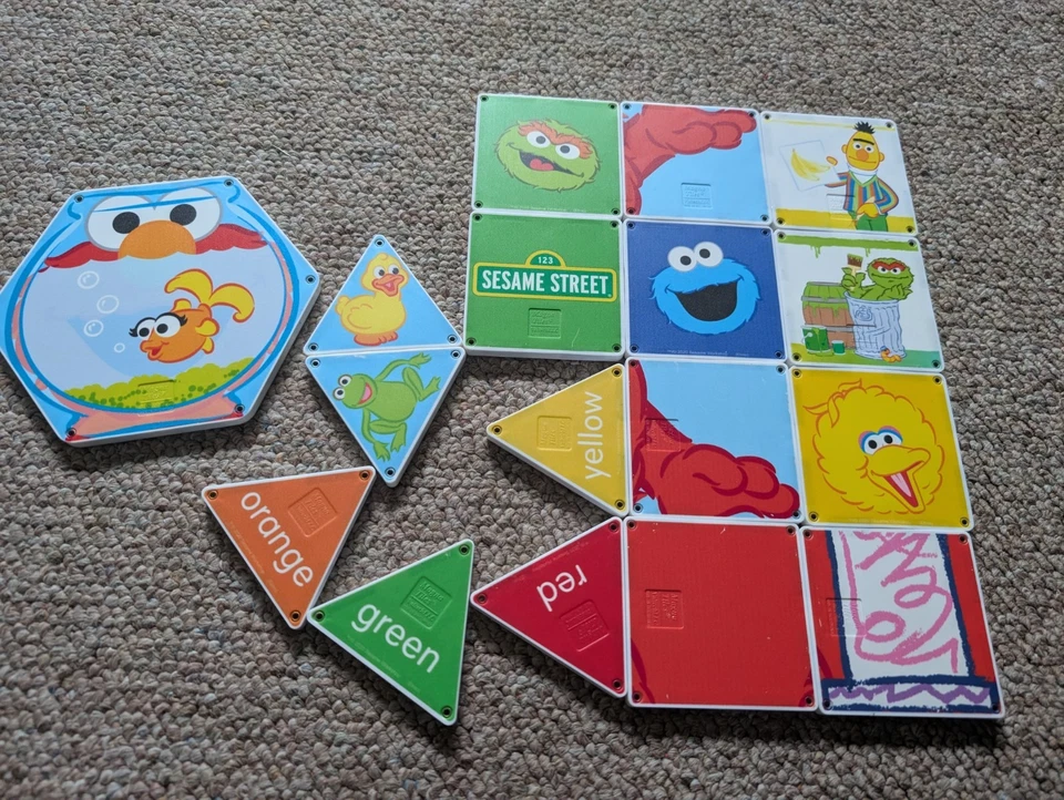 SESAME STREET Elmo Magna Tiles Set - 17 Double Sided Piece Set - Image 4 of 4