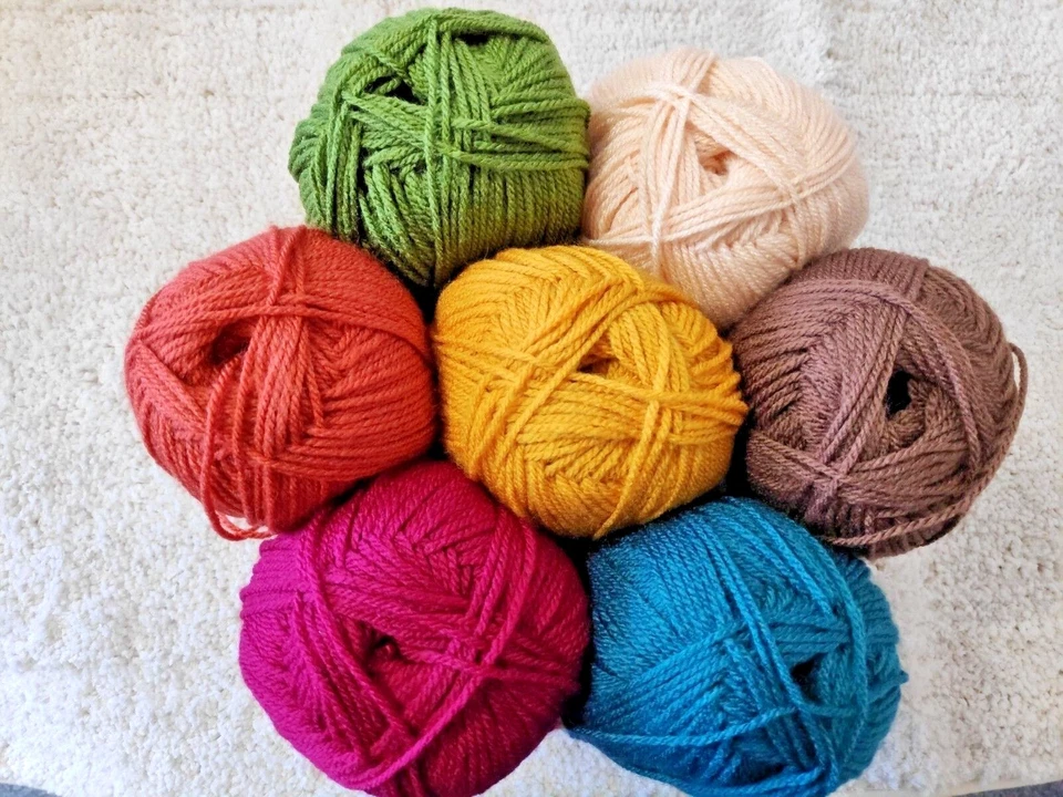 So Crafty Knitting & Crochet Aran Double Knitting DK Garn Wolle 100g Knäuel NEU