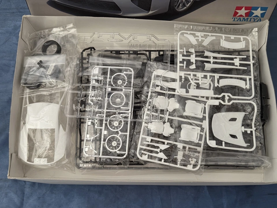 TAMIYA 1:24 KIT AUTO LEXUS LFA ART 24319 - Immagine 4 di 4