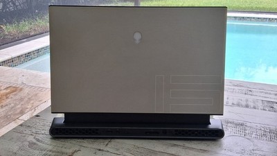 ALIENWARE M15 R2 15.6'' 4TB NVIDIA RTX 2070 OLED 4K 16GB  Lunar Light Computer 