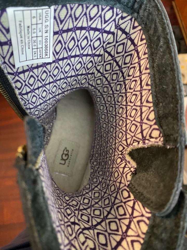 Botas de cuero de oveja negras para niños UGG K Jamie - talla 6 (1003868K negras) Foto 2 de 4