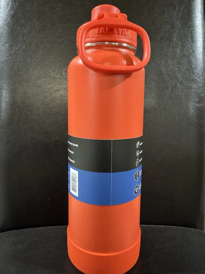 Botella de agua de acero inoxidable aislada Takeya 40 oz Red Actives con tapa de boquilla  Foto 2 de 2