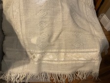 COUVERTURE BÉBÉ VINTAGE BLANCHE À FRANGES 36”X36”