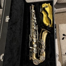 Earlham Alto Saxophone with Case and Accessories Gold Finish