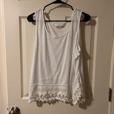 Tank Top CL Lace Accent Scoop Neck Regular Size Excellent Condition Light Comfy