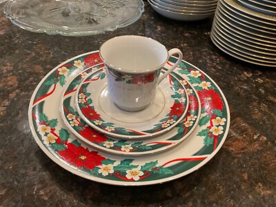 Tienshan Fine China DECK THE HALLS 4 Place Setting 16 Pieces