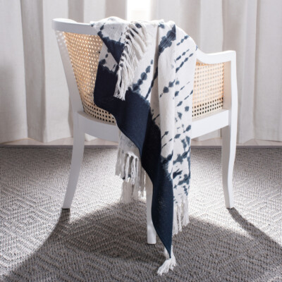 SAFAVIEH Arya Throw Blanket | Beige / Navy |