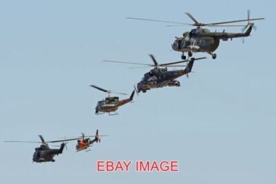 FOTO HUBSCHRAUBER NTM 2016 HELICOPTER FORMATION ZARAGOZA. 20-5-2016 von links nach