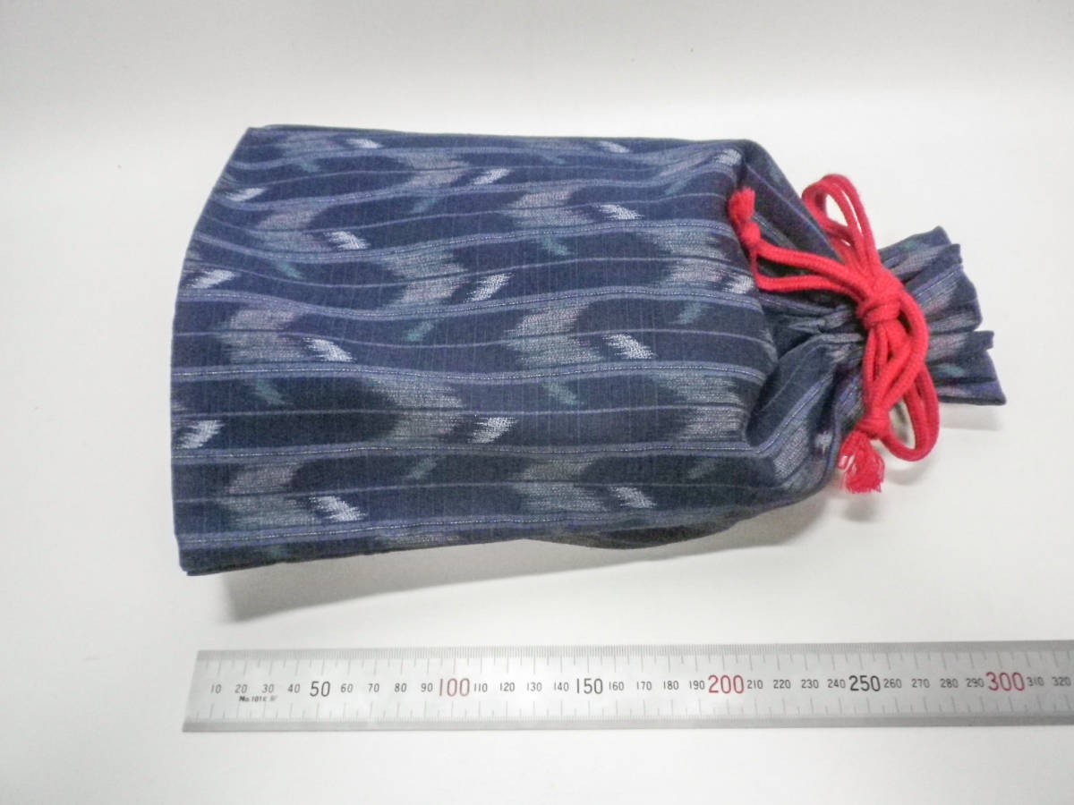 "Hot spring drawstring pouch - Kasuri pattern blu… - image 3
