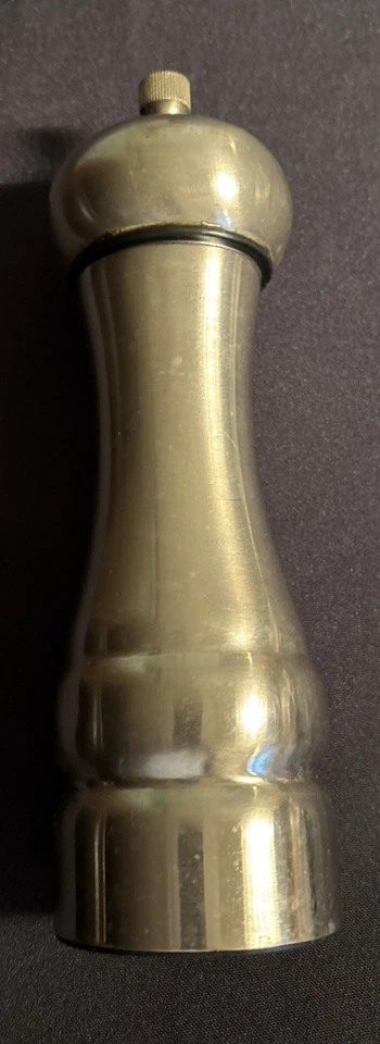 Molinillo de pimienta Old Thompson de acero inoxidable al carbono de 8 pulgadas Foto 3 de 4