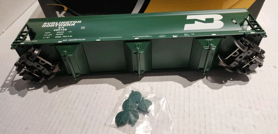 K Line Aluminum O Scale Extruded 3 Bay Center Flow Modern Hopper BN #455128 - Image 2 of 4