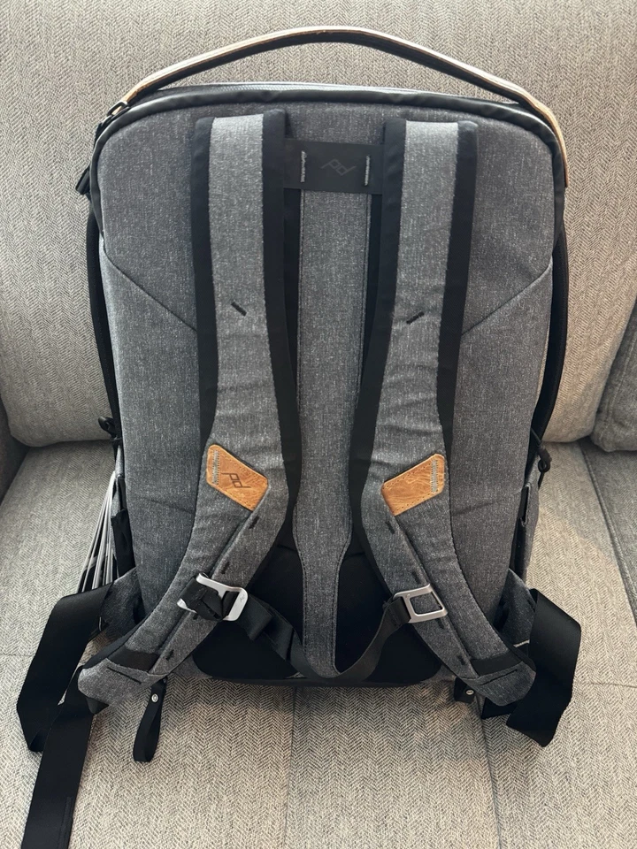 New Peak Design Everyday Backpack, Charcoal 20L - Image 2 of 4