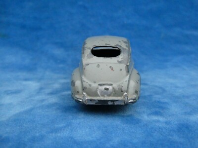 Dinky Toys 1:43 Peugeot 203 N°24R (Petite Lunette) – Modifié (Code 3) – France – Rare