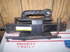 02 03 04 05 06 07 Jeep Liberty Jack Wtools And Carrier 02 03 04 05 06 07 Jeep Liberty Jack Wtools And Carrier