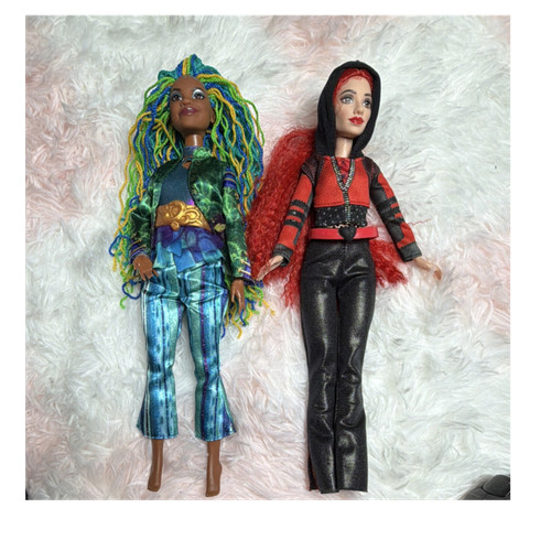 Mattel Disney Descendants Rise Of Red Singing Doll & Uliana  - Picture 1 of 7