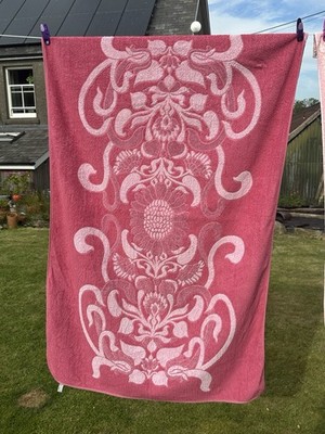 Vintage De Witte Lietaer Belgium Dark/Light Pink Floral Cotton Bath Towel