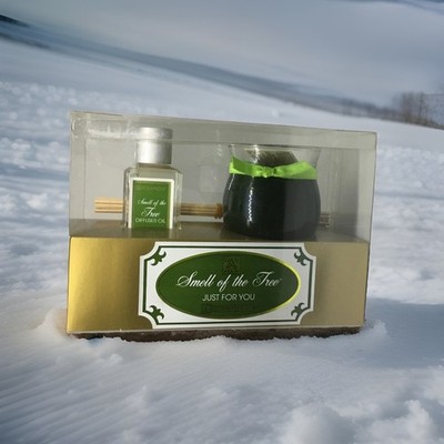 Aromatique Smell Of The Tree Gift Set. 3 Oz Candle And 1 Oz Oil With Reeds
