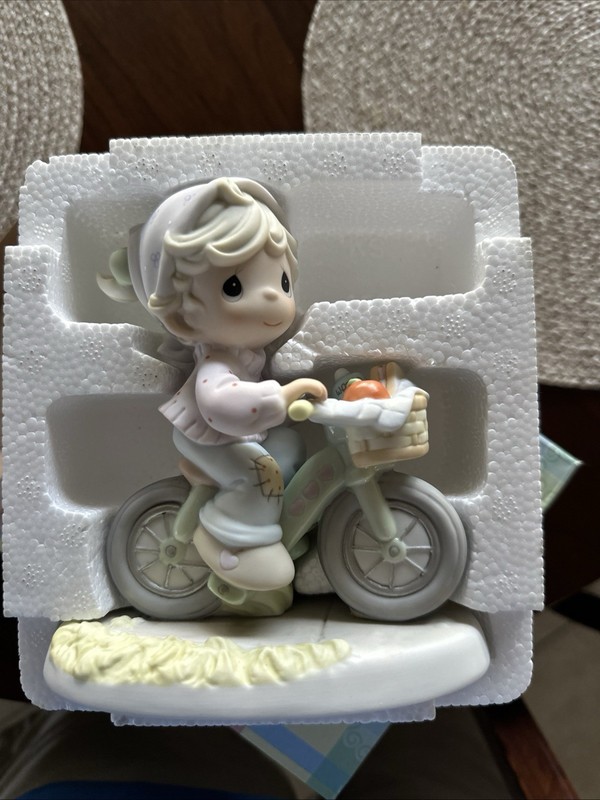Precious Moments--A Road To a Friend Is Never Long--C0024--Member Exclusive