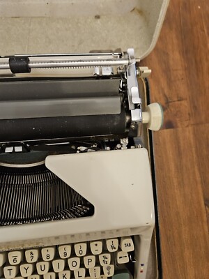 Vintage 60s Olympia SM9 (?) DeLuxe Portable Typewriter With Case