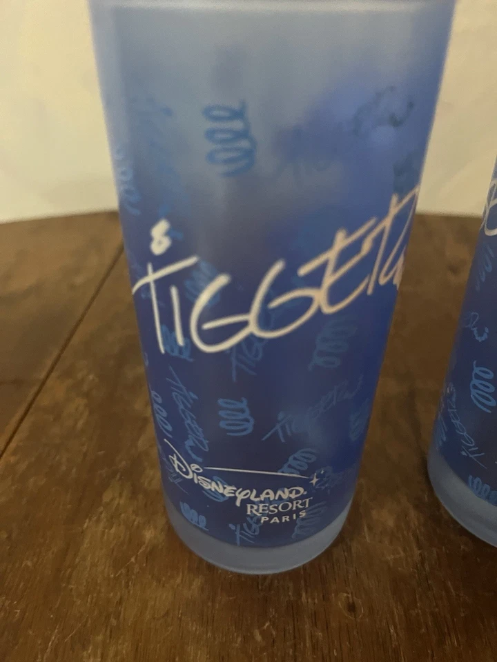 Tigger de vidrio superior DISNEYLAND PARÍS. Dos vasos de jugo Foto 2 de 4