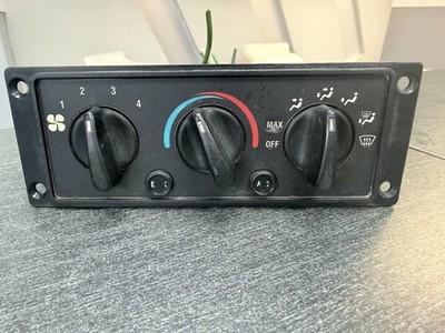 INTER9200 9400 9900 Bergstrom Heater A/C Climate Control Panel 748030 3518703C93