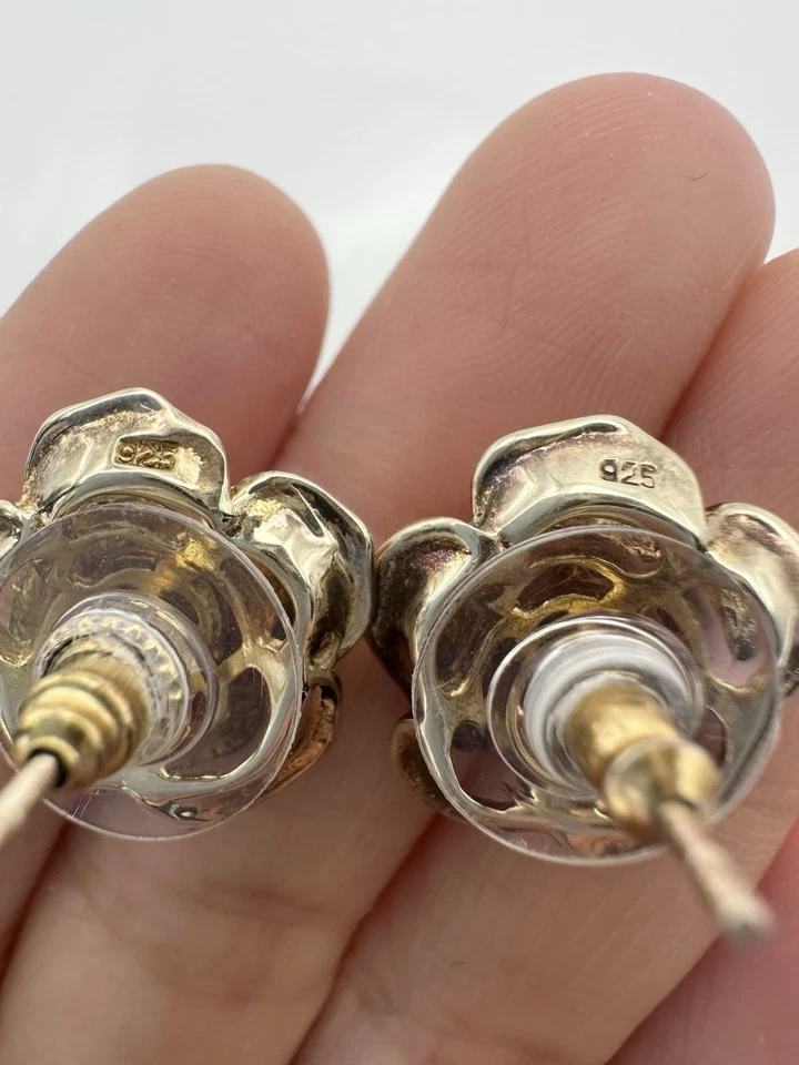 Aretes de oro sobre plata de ley 925 con flor de camelia  Foto 4 de 4