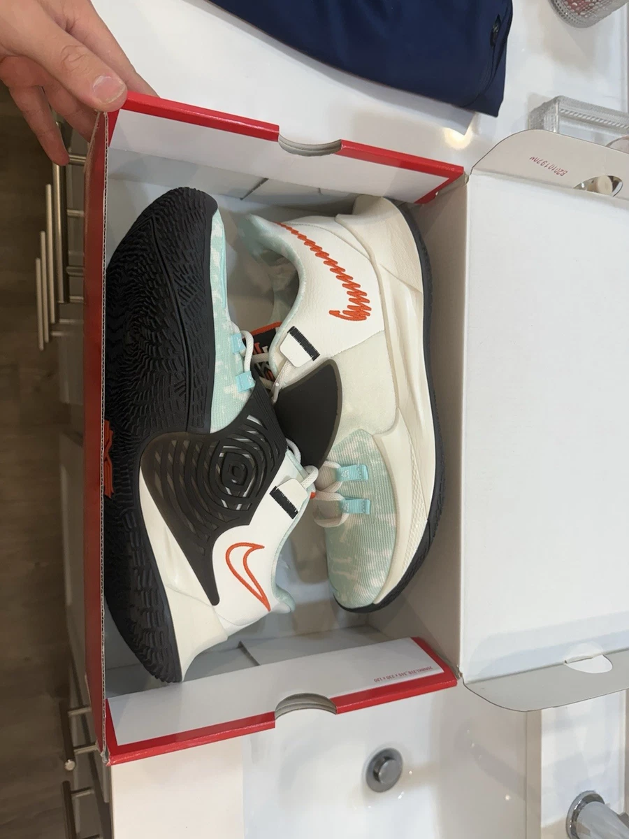 Preços baixos em Nike Kyrie 3 White | eBay
