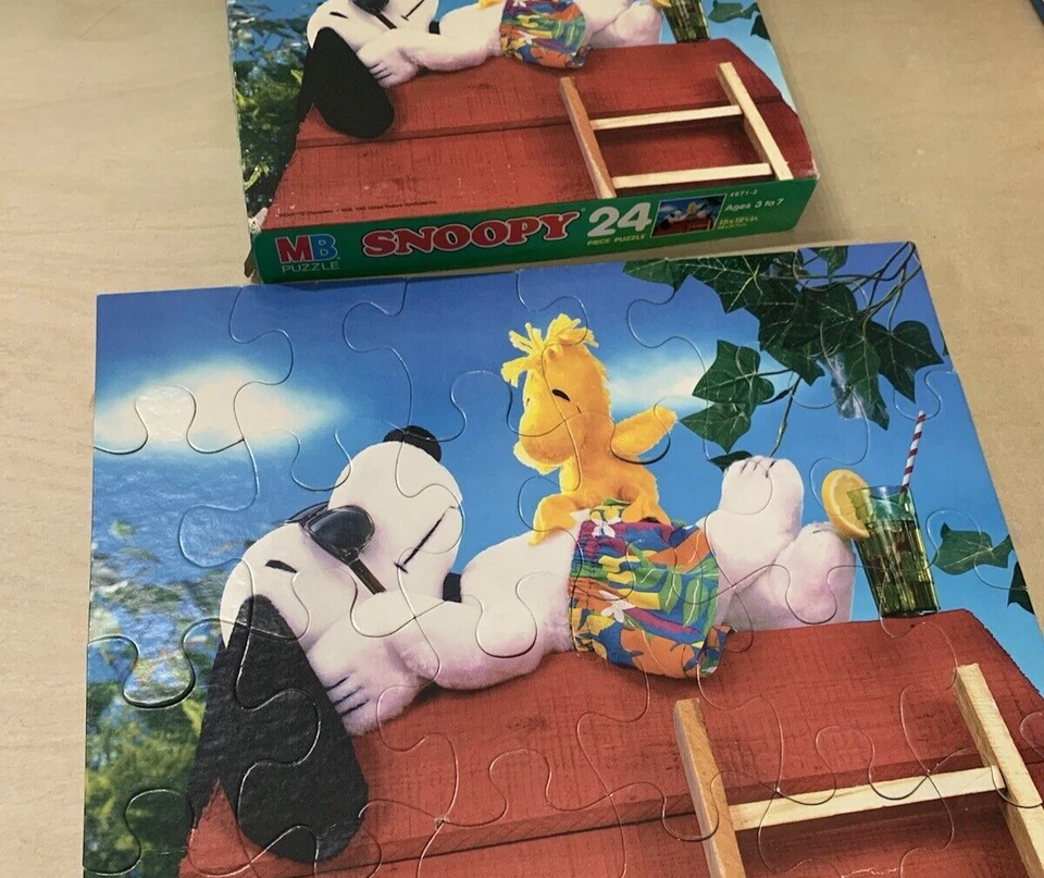 Snoopy Woodstock Jigsaw Puzzle Sun Bathing 24 Piece Milton Bradley 4671-2 Vintag - Image 2 of 4