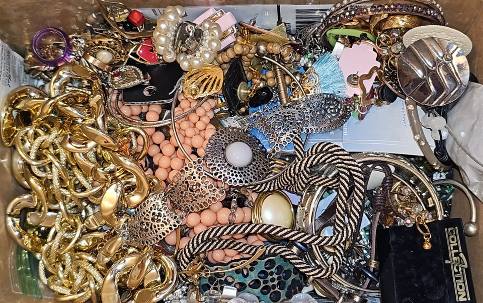 Vintage/jetzt gemischtes Schmuckset Gebrauchsspuren Wiederverkauf Basteln Trödel +8,5 Pfund - Bild 4 von 4