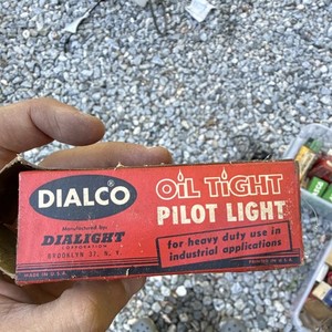 Dialco Oil Tight Pilot Light Panel Indicator Lamp 12V MPN 103-3114-12