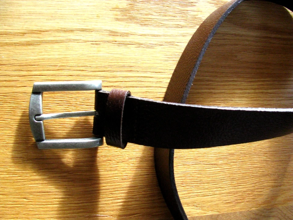 Damen Leder Gürtel - Sutari GmbH -   110 cm lang   ca 3 cm breit - Bild 2 von 3