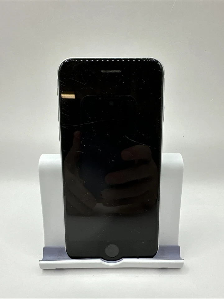 Apple iPhone SE (3rd Generation, 2022) 128GB, Midnight, Unlocked, photo 3 of 5