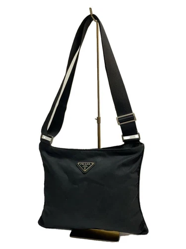 Sac bandoulière PRADA plaque triangle nylon noir solide occasion