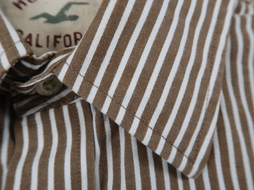 Camisa de vestir Hollister para hombre con botones marrón blanco a rayas mediana Foto 4 de 4