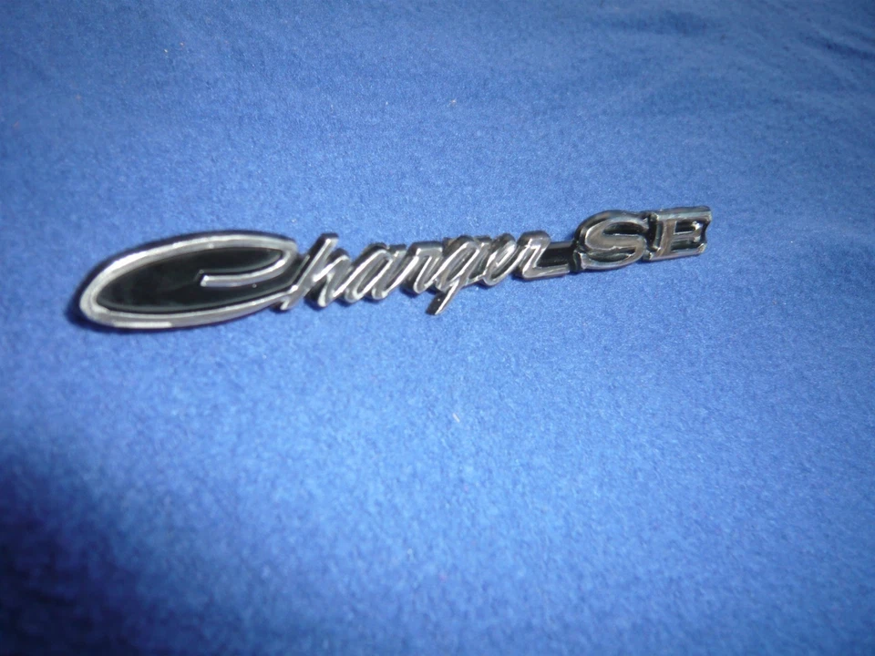 Dodge Charger SE 1971-1974 edición especial emblema de tablero de grano de madera OEM ¡¡BONITO!!! Foto 4 de 4