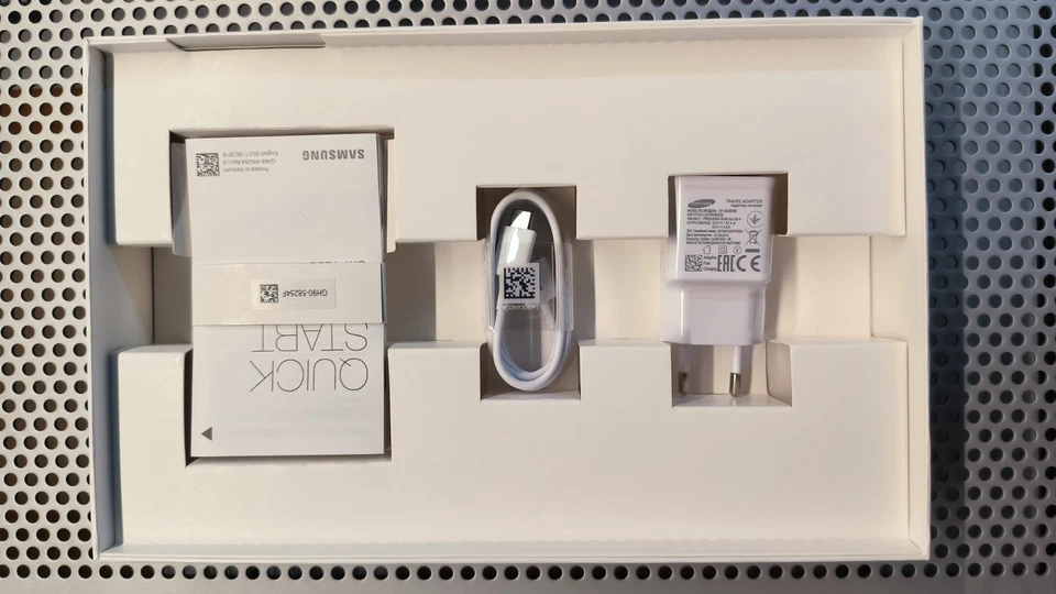 Sasmung Galaxy Tab A 10,1" 32GB WiFi +Schutzfolie +Ladedock +Bumpercase - Bild 3 von 4