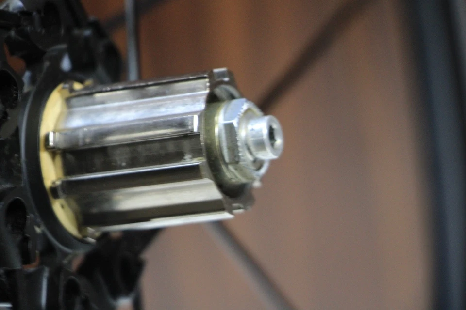 Campagnolo Shamal Ultra Tubular Wheelset 9-12 Speed Compatible - Image 4 of 4