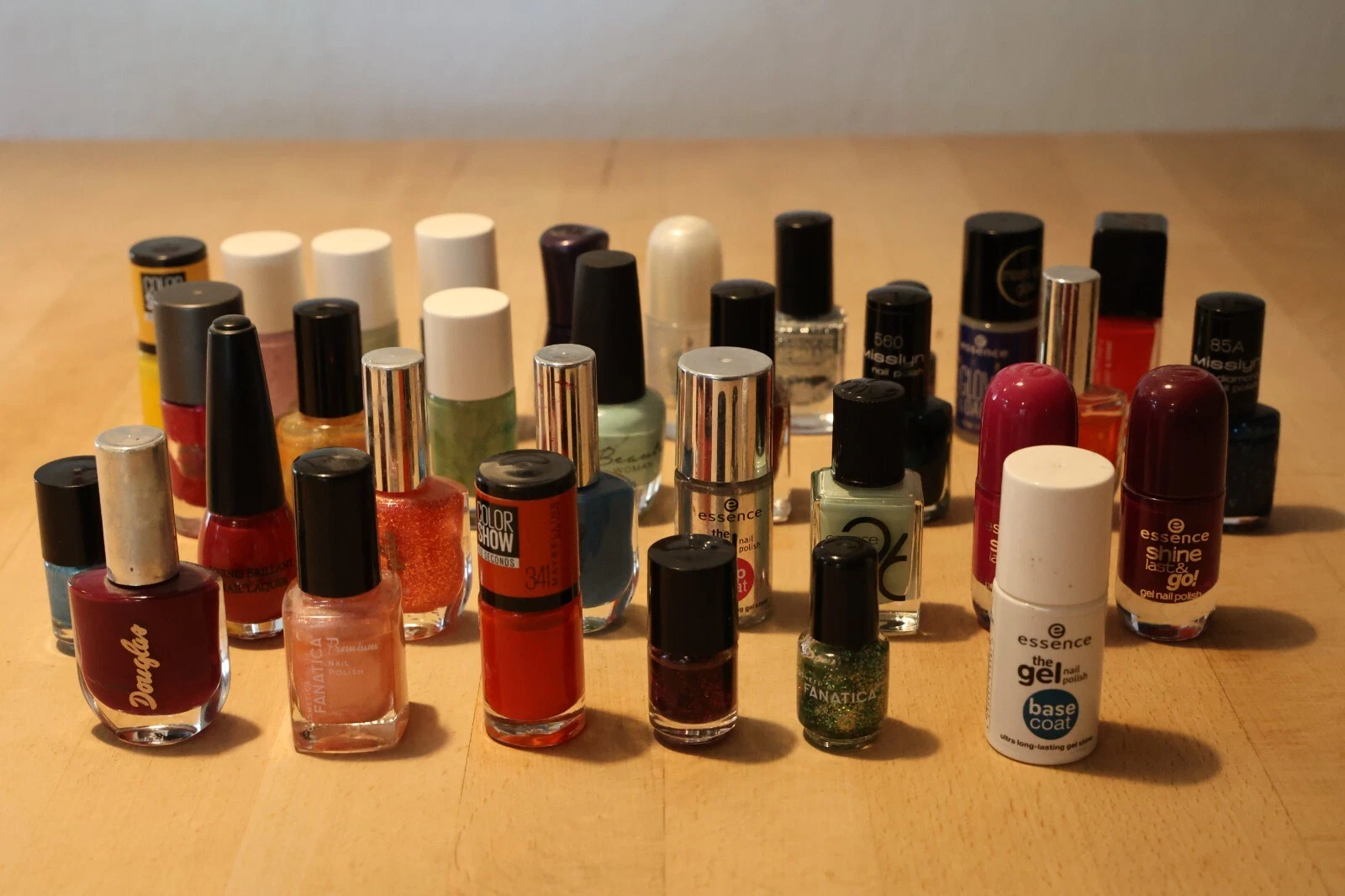 32 Piece Nail Polishes + Nail Polish Gel *** Bundle