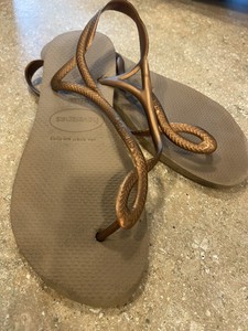 havaianas luna sandals olive rose gold
