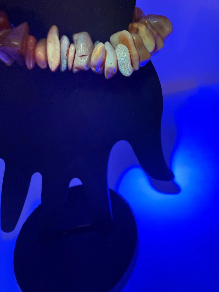 Pulseira elástica genuína natural de mel do Báltico âmbar chips frisado 6,5 polegadas - Imagem 3 de 4